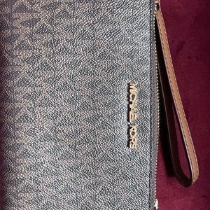 MK Michael KORS brown wallet wristlet.
